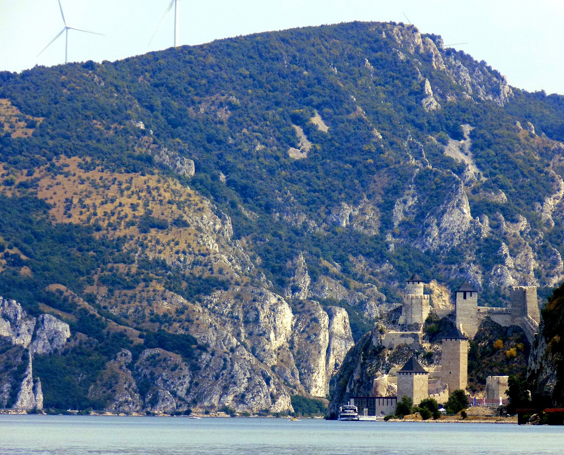 Restorasyon sonrası Golubac Kalesi