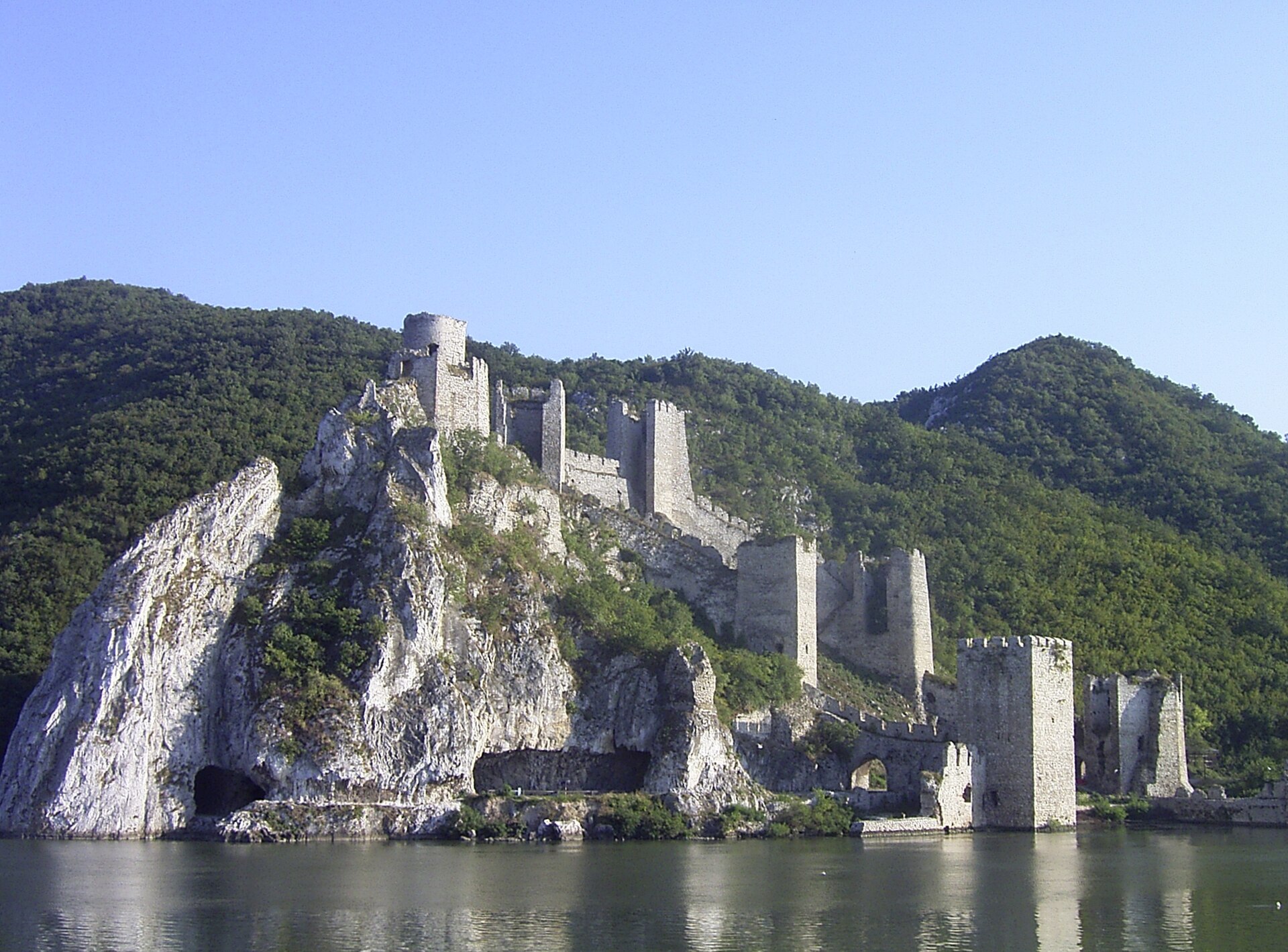 Golubac Kalesi kuleleri