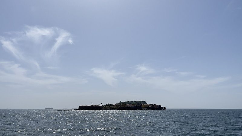 Gorée Adası: Renkli Sokaklar ve Derin Bir Hafıza