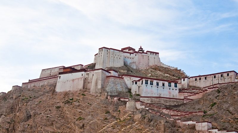 Gyantse Dzong: Tibet Vadisinin Kayalık Kalesi