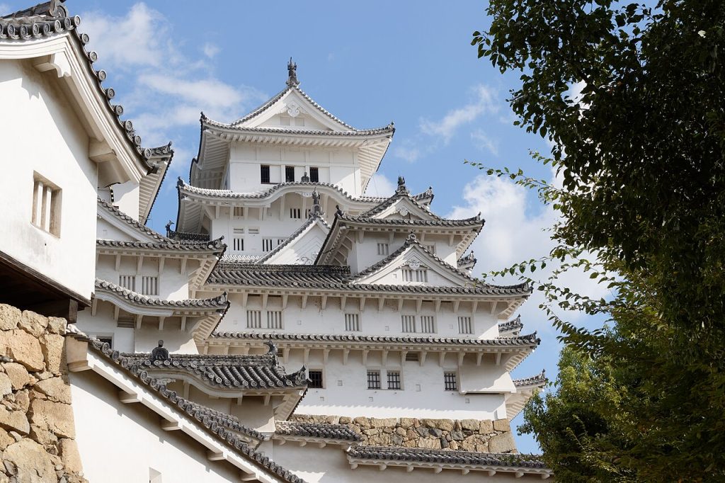 Himeji Kalesi beyaz duvarları