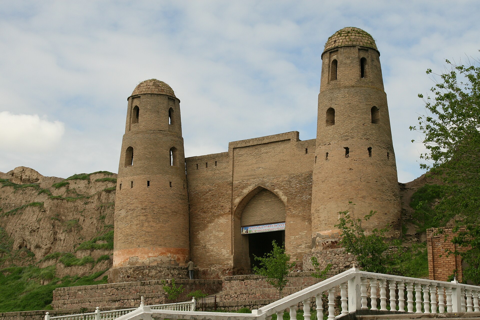 Hisar Kalesi kuleleri