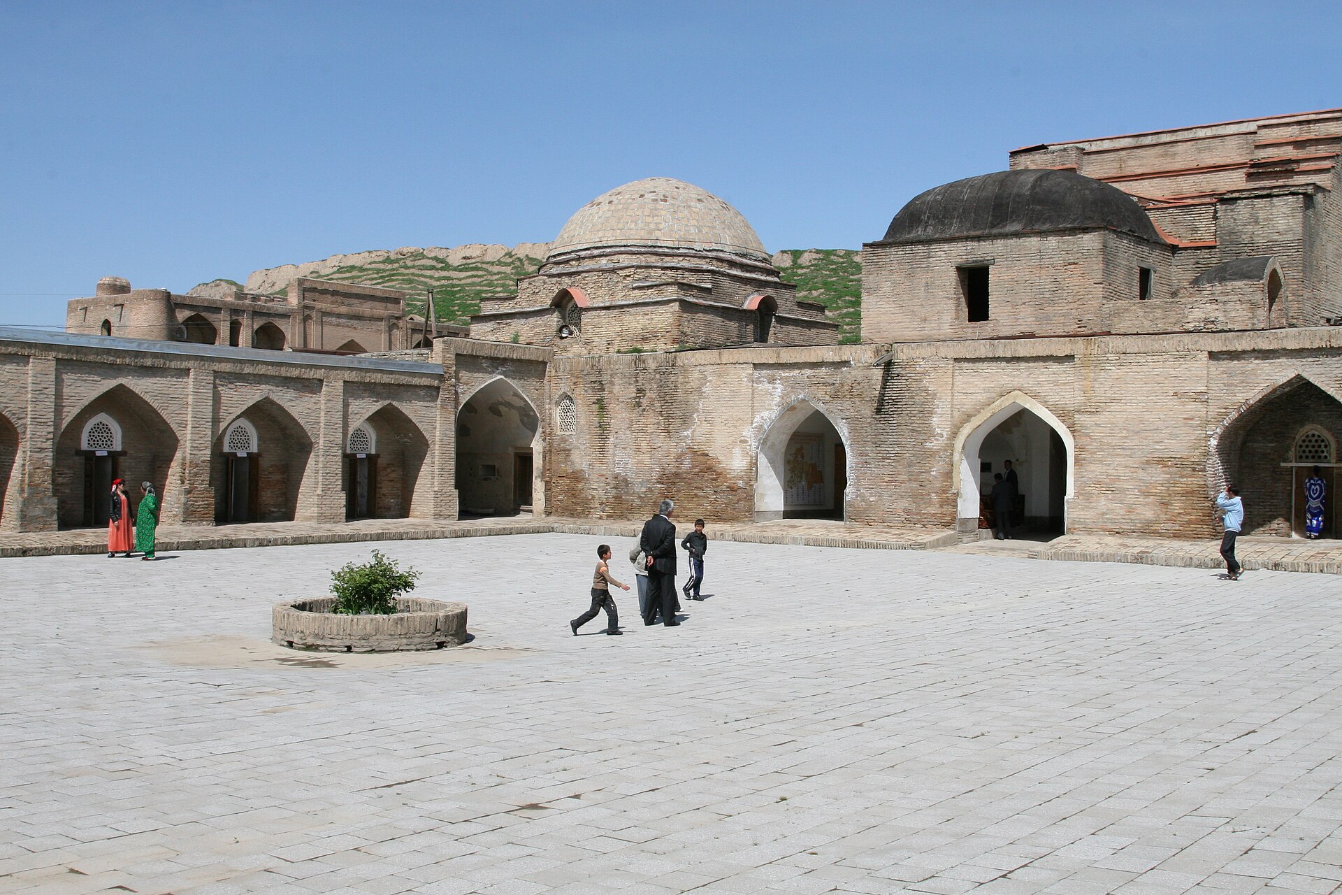 Eski Medrese avlusu