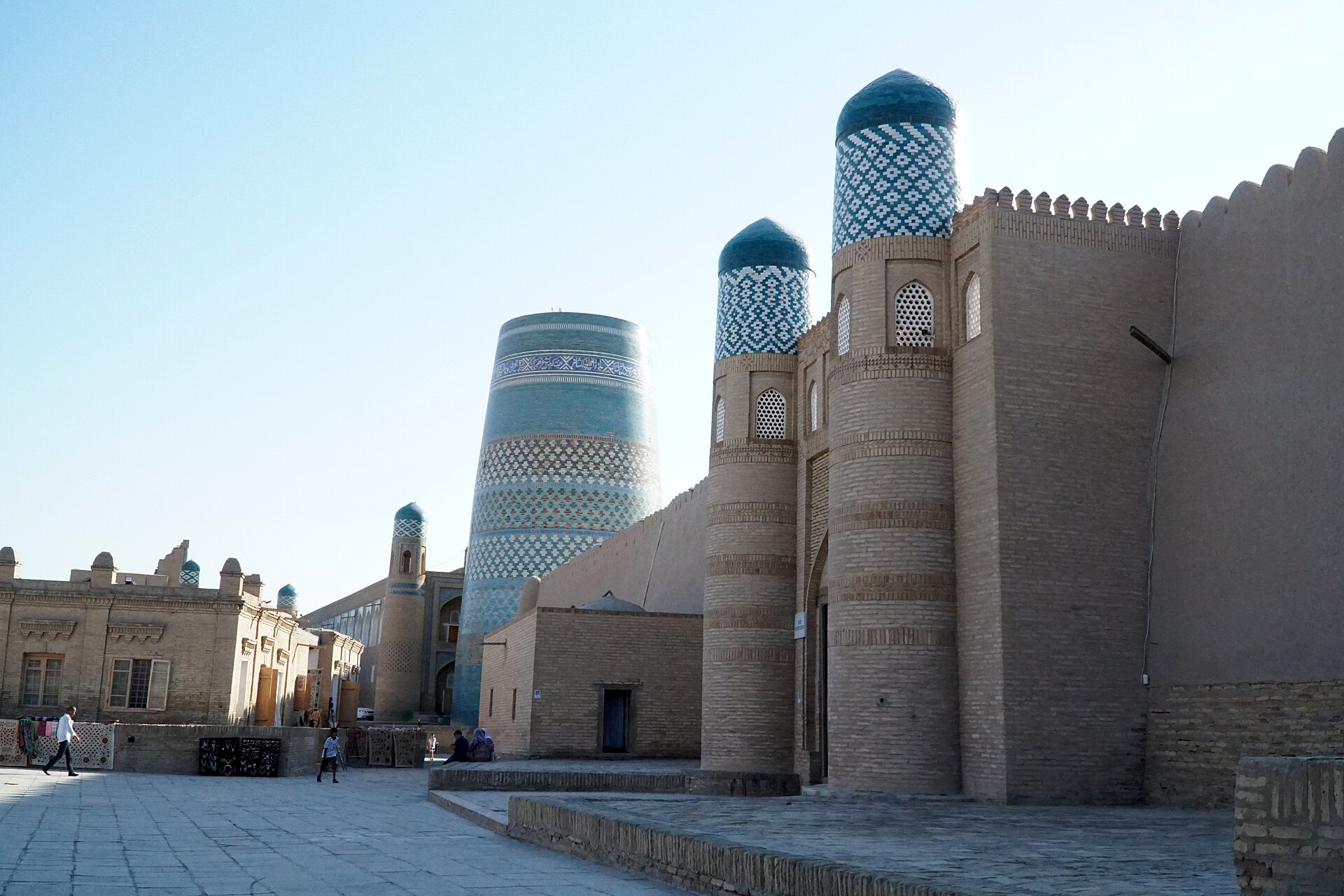 Kalta Minar ve Kuhna Ark