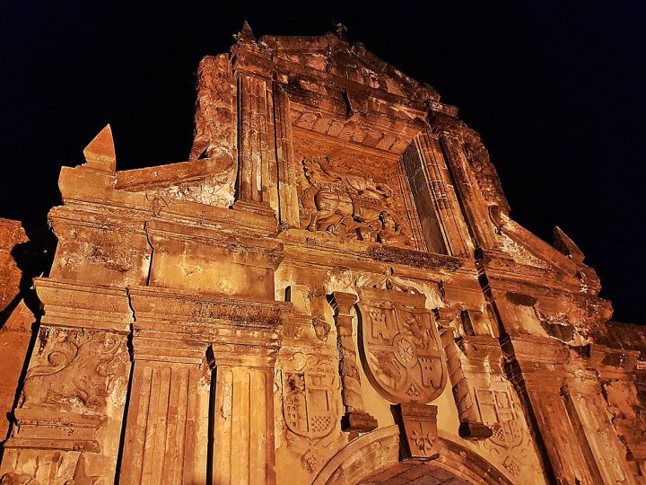 Intramuros ve Fort Santiago: Manila’nın Surlarla Çevrili Tarihî Kalbi