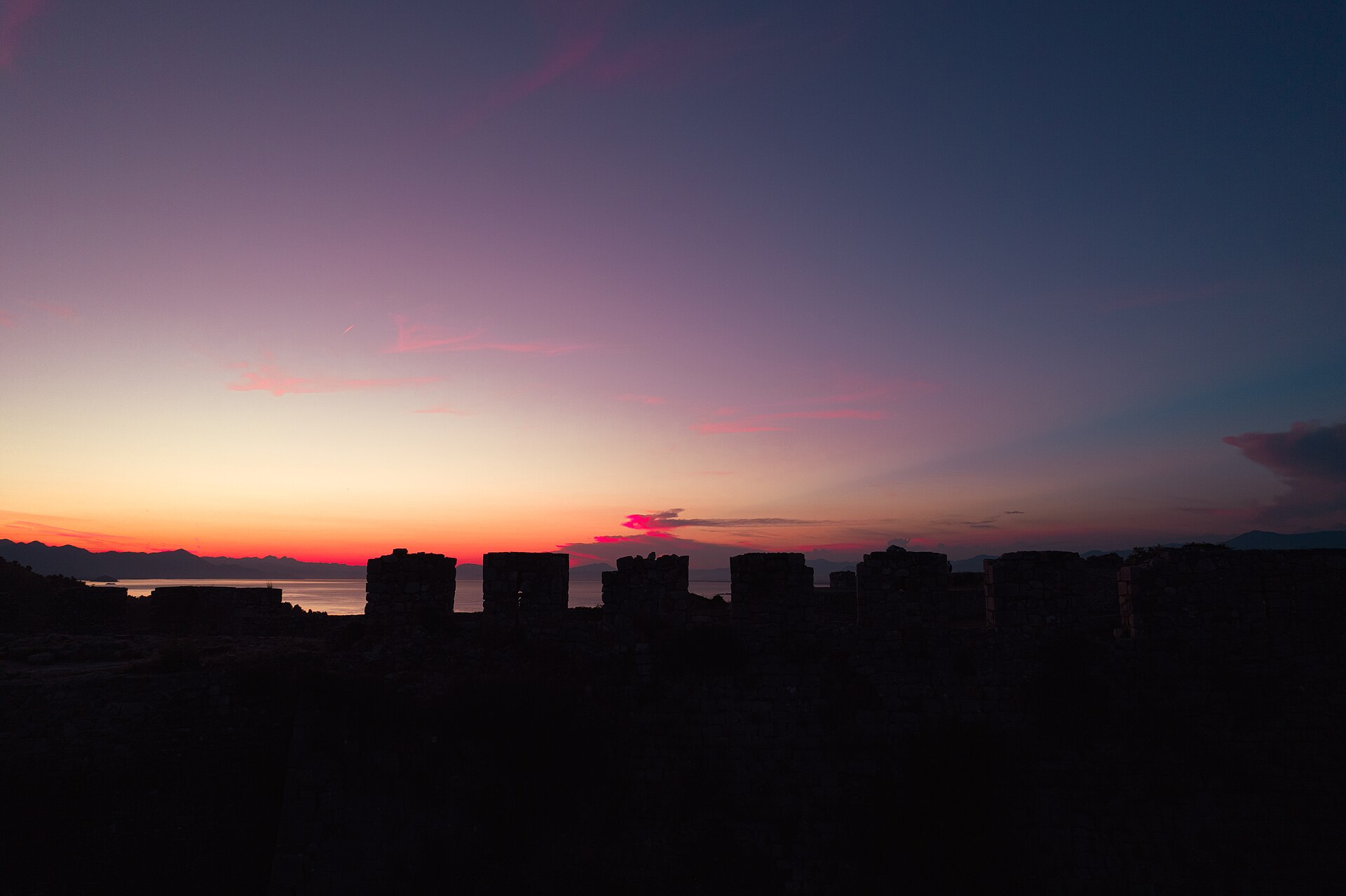 İşkodra Gölü ve Rozafa Kalesi