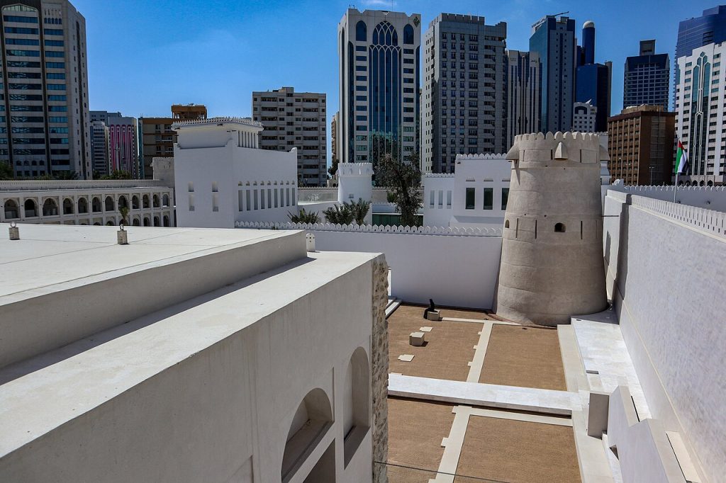 Kasr el-Hosn ve Abu Dabi silueti