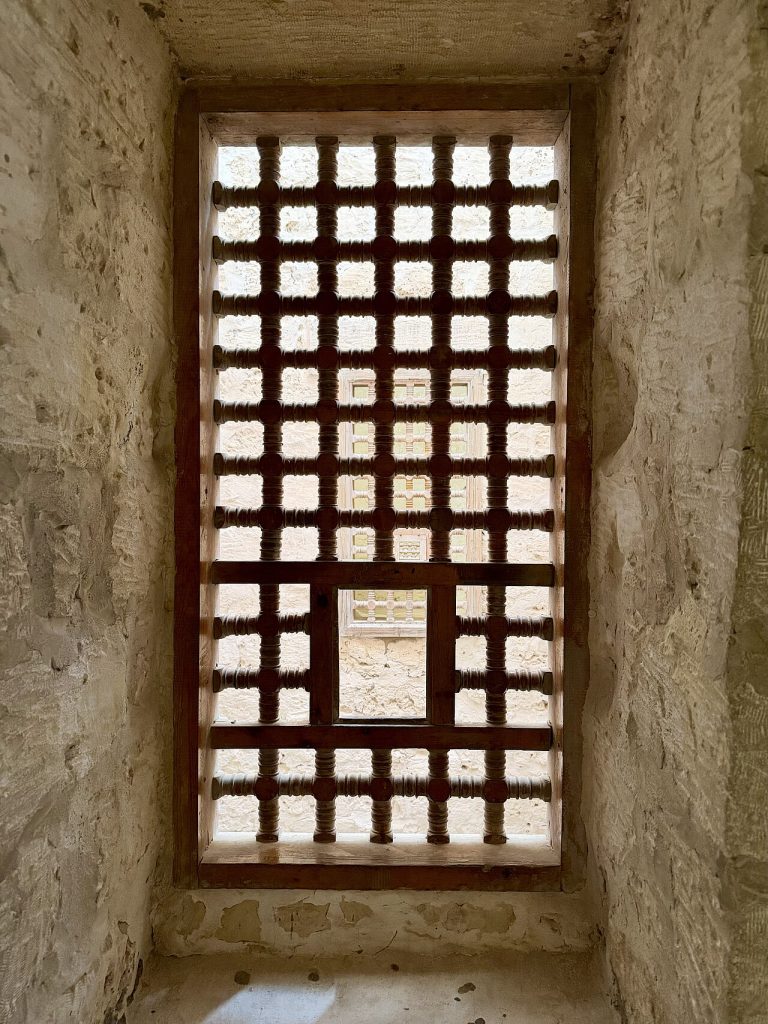 Kayıtbay Kalesi penceresinden deniz