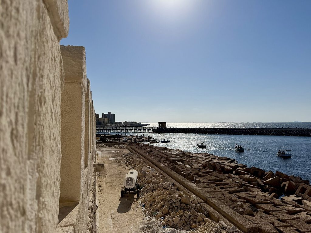 Kayıtbay Kalesi çevresindeki antik liman kalıntıları
