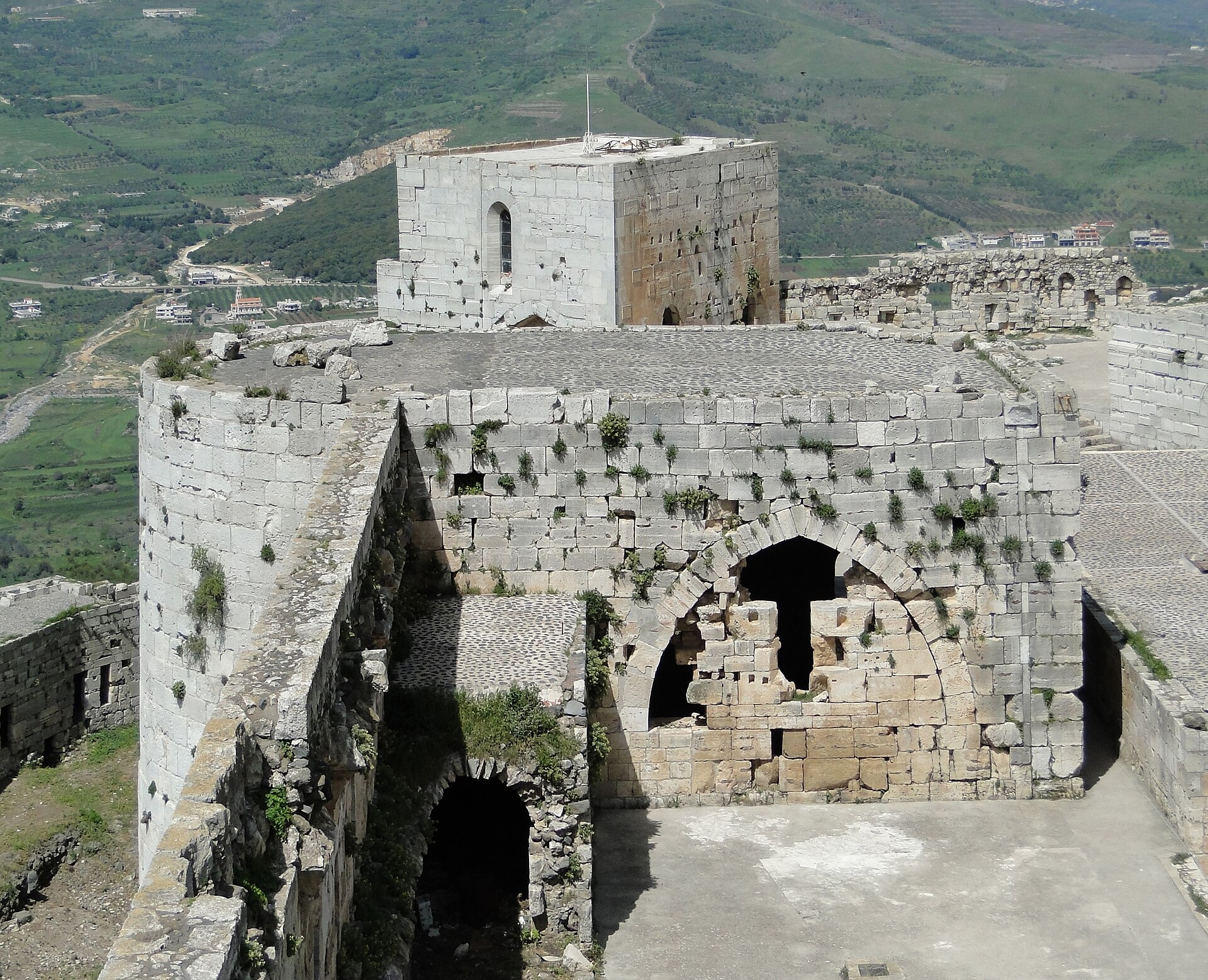 Krak des Chevaliers batı cephesi