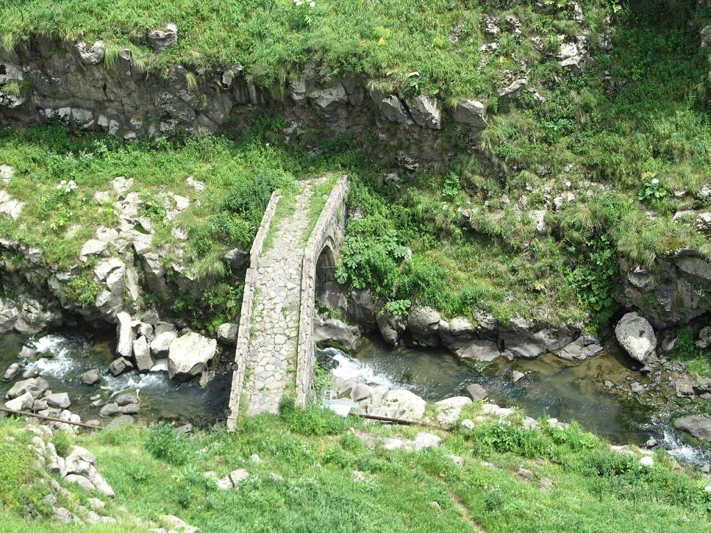 Lori Berd ortaçağ köprüsü