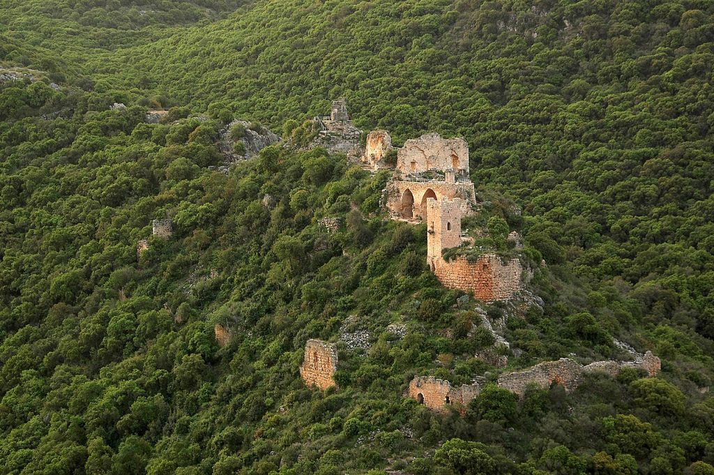 Montfort Kalesi gün doğumunda