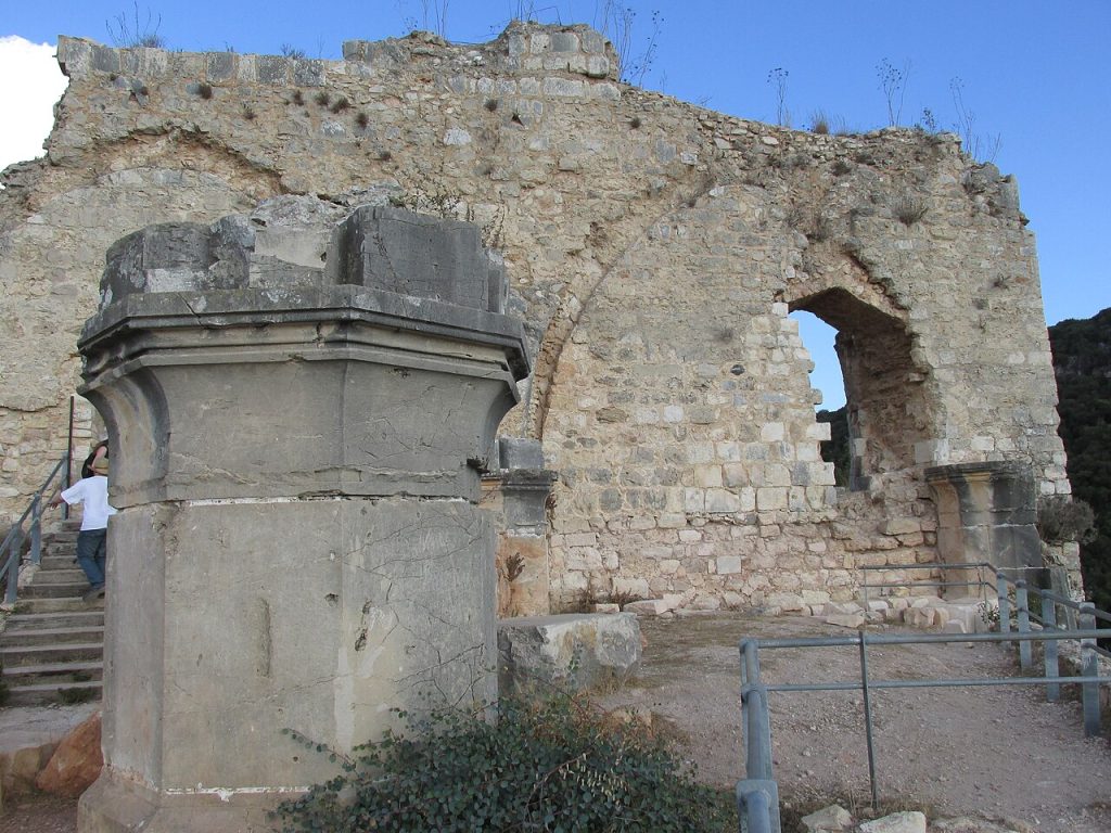 Montfort Kalesi duvarları