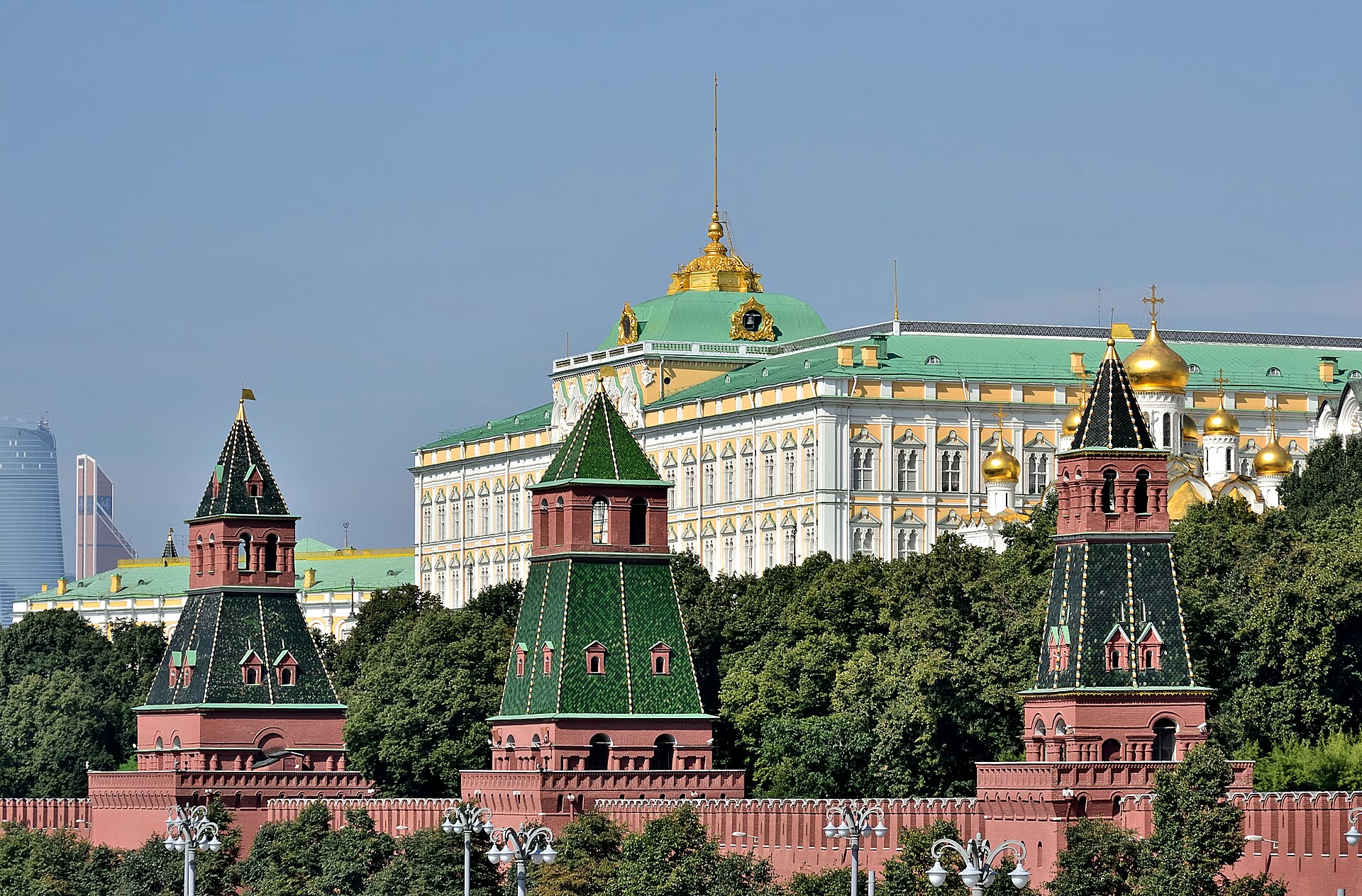 Kremlin güney surunun kuleleri