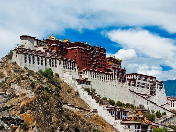 Potala Sarayı ve Lhasa: Tibet’in Gökyüzüne Yakın Kalesi