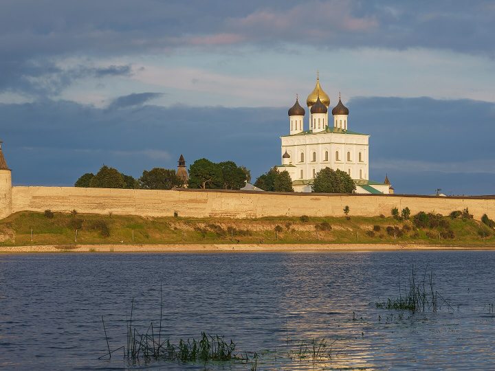 Pskov Kremlini: İki Nehrin Arasındaki Krom ve Kuşatmalara Direnen Kent