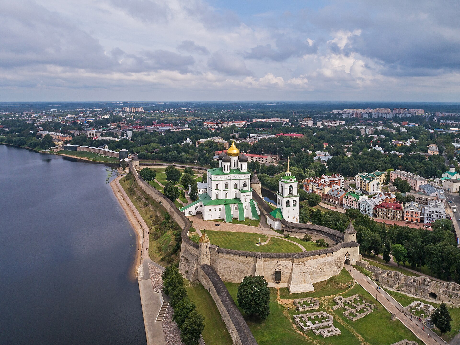 Pskov Kremlini havadan görünüm