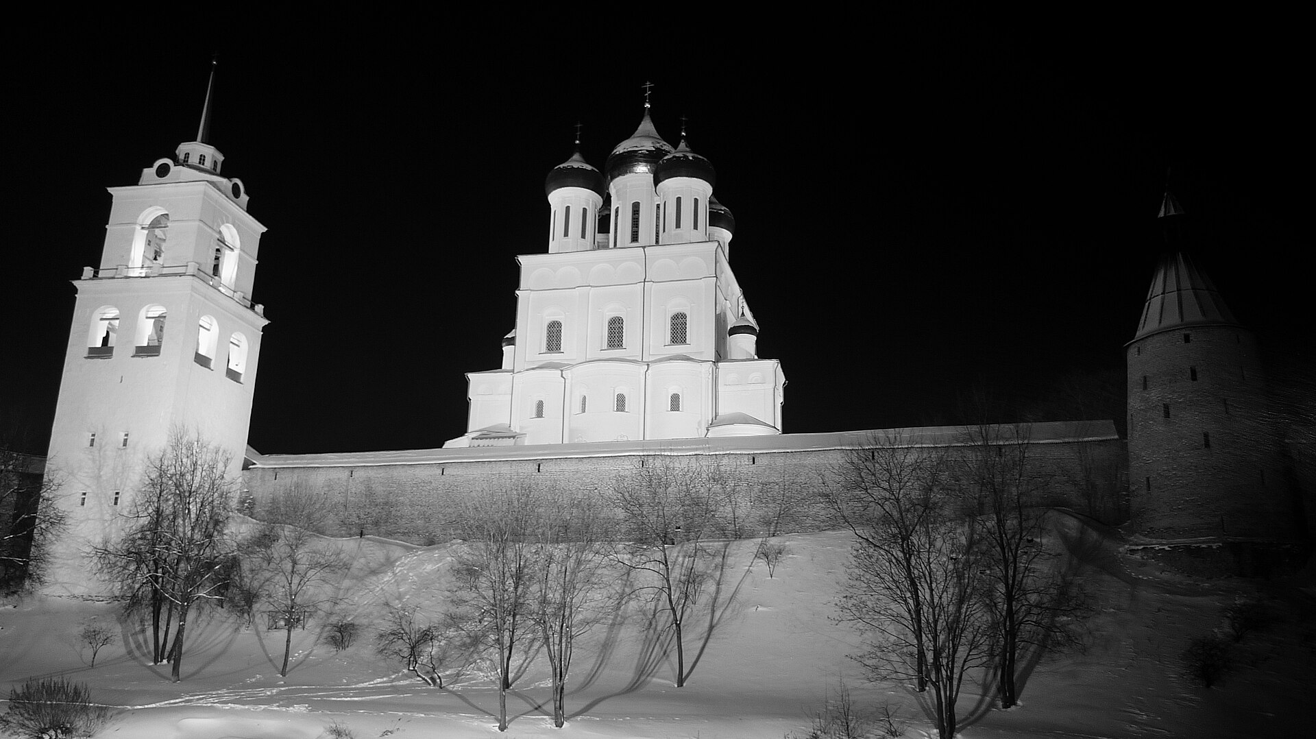 Pskov Krom kulesi