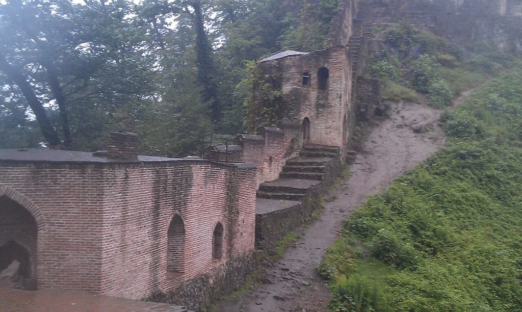 Rudkhan Kalesi merdivenleri