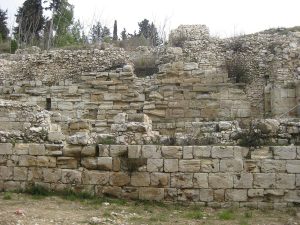 Safed Kalesi tepesindeki park ve kale kalıntıları