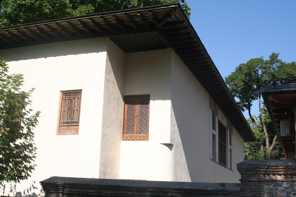 Han Sarayı cephesi ve şebeke pencereleri