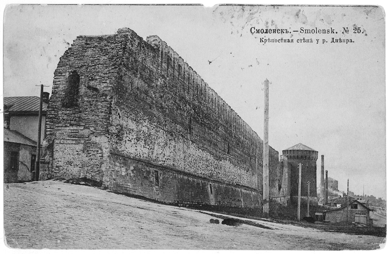 Smolensk duvarının uzun bölümü