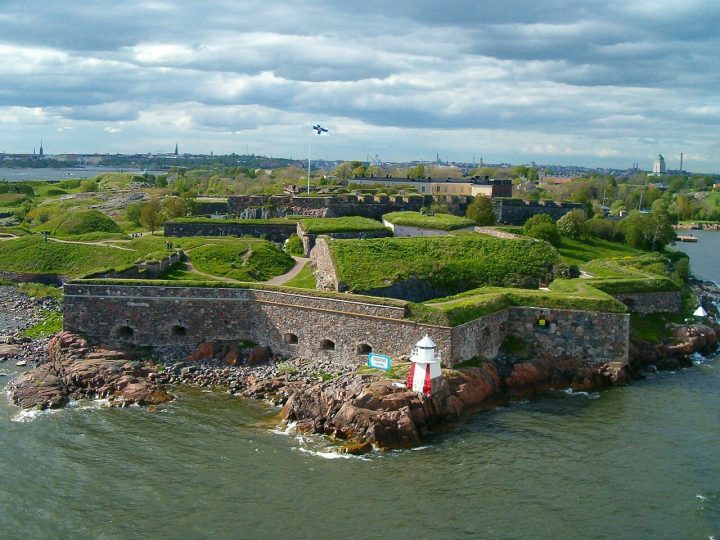 Suomenlinna: Helsinki Önündeki Adalara Yayılan Deniz Kalesi