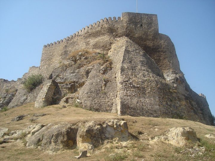 Surami Kalesi: Zurab Efsanesinin Kalesi