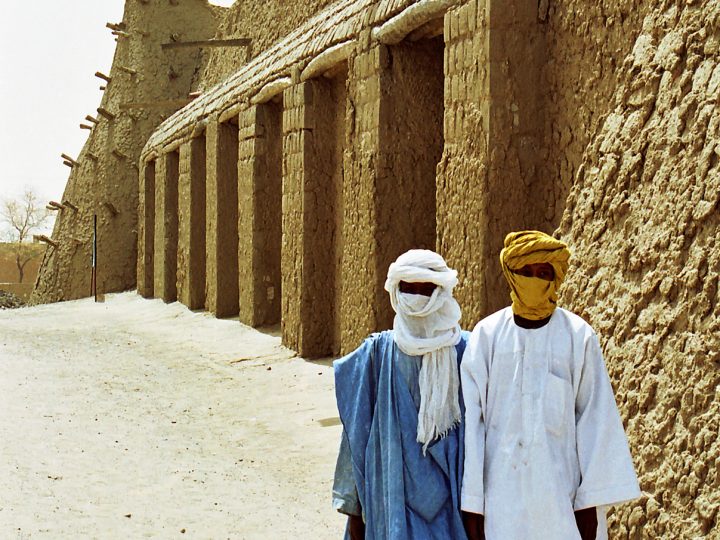 Timbuktu: Çölün Kıyısında Kerpiç Camiler ve El Yazmaları
