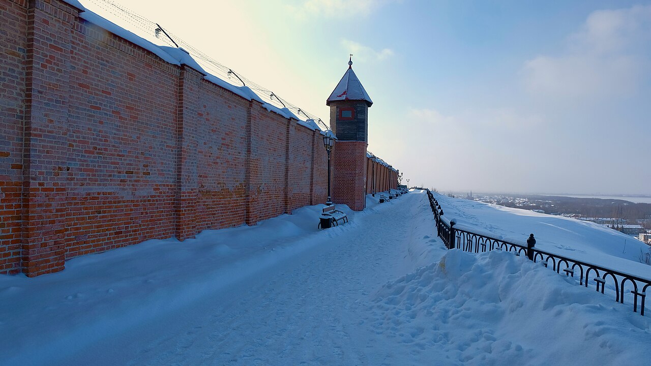 Tobolsk Kremlini duvarları