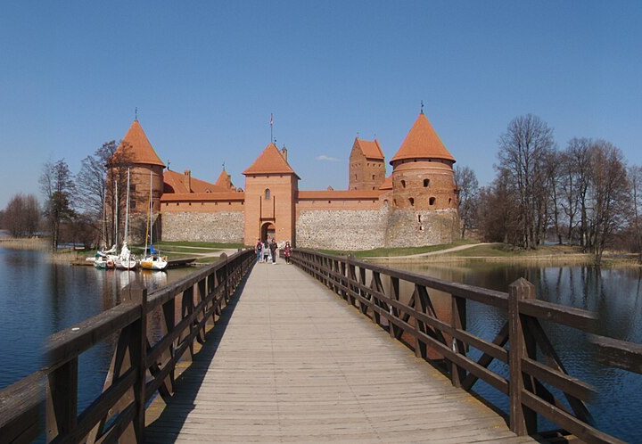 Trakai Ada Kalesi – Galvė Gölü’nün Ortasındaki Litvanya Masalı