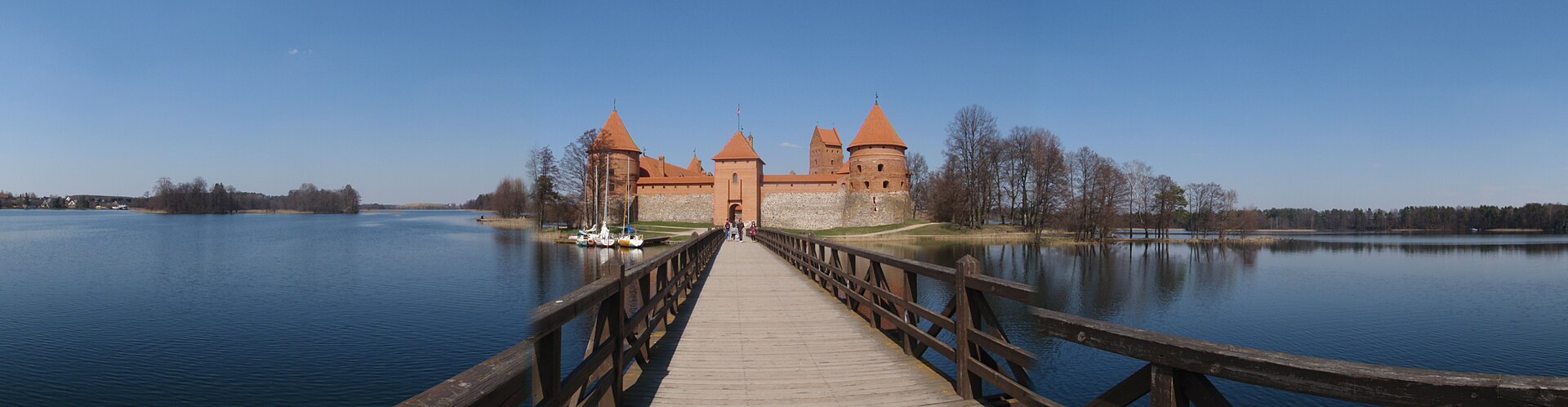 Galvė Gölü üzerindeki Trakai Ada Kalesi