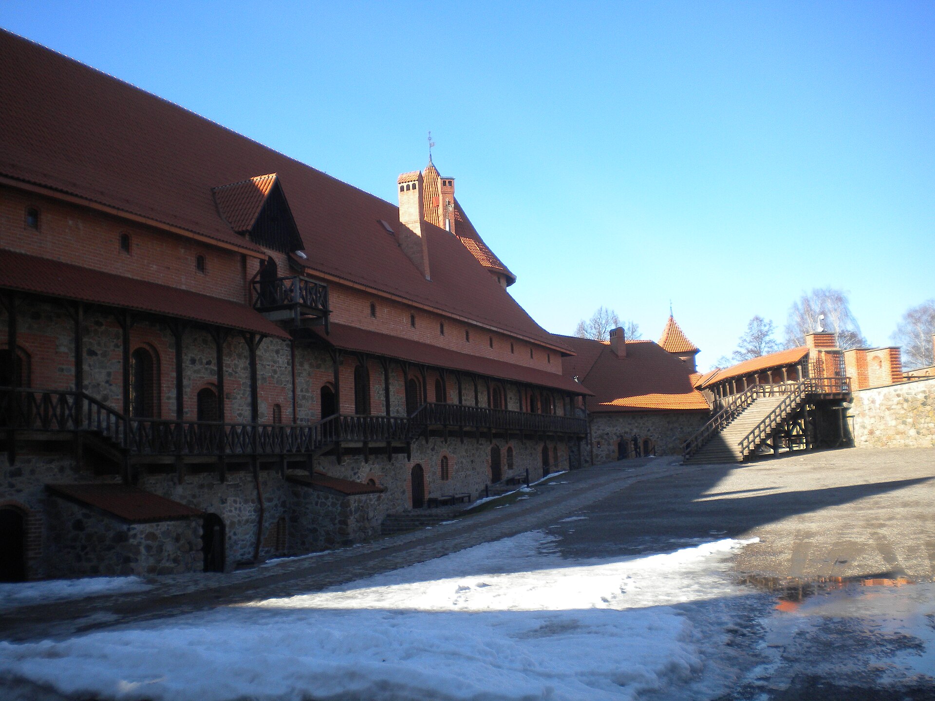 Trakai Kalesi iç avlusu