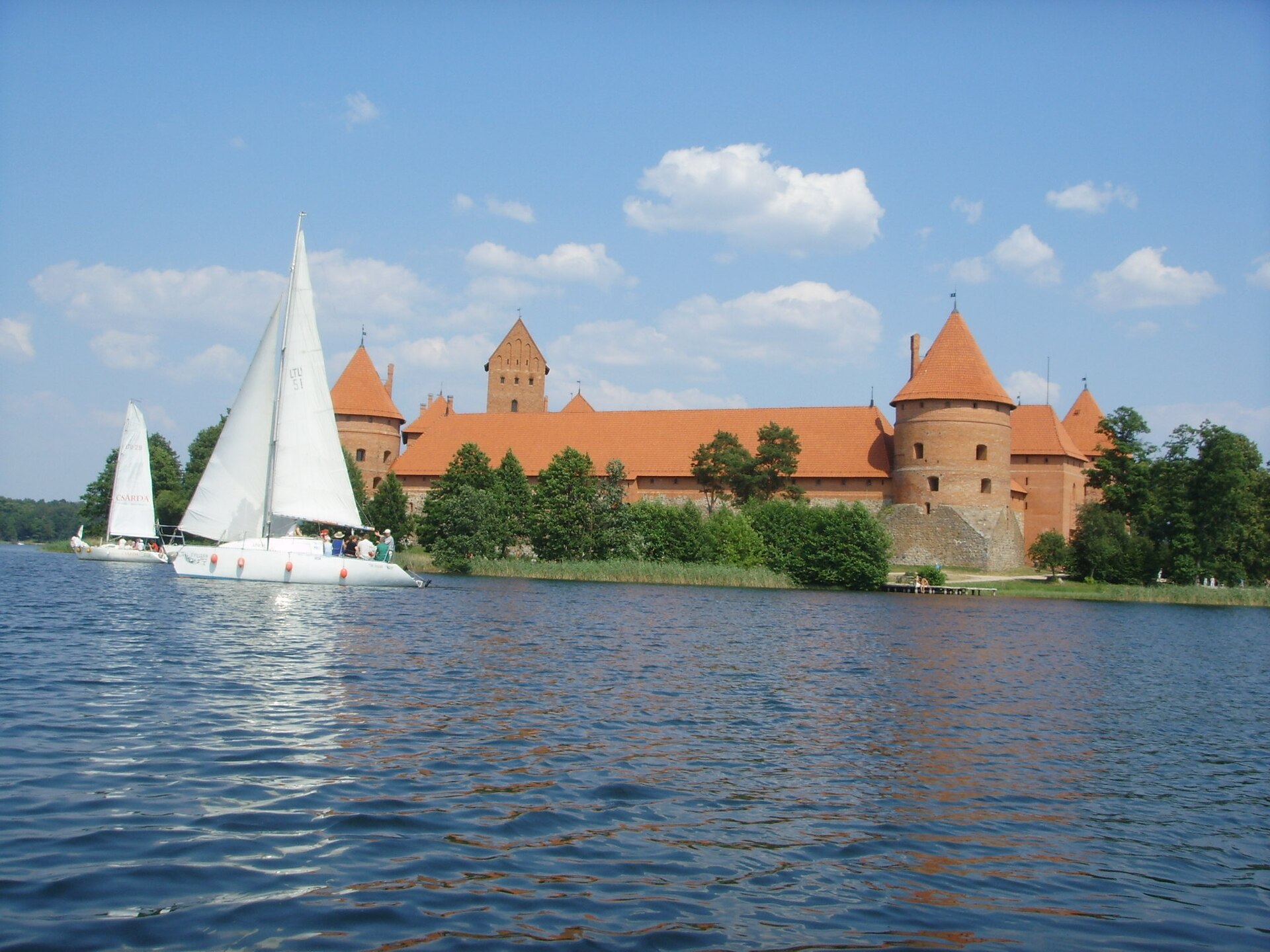 Galvė Gölü ve Trakai Kalesi