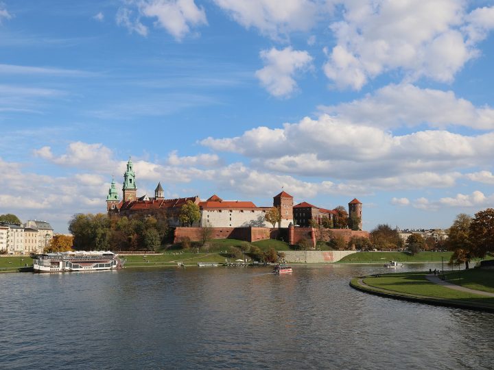 Wawel Kalesi – Polonya Krallarının Tahtı, Ejderha Efsanesi ve Krakov’un Kalbi