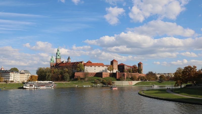 Wawel Kalesi – Polonya Krallarının Tahtı, Ejderha Efsanesi ve Krakov’un Kalbi