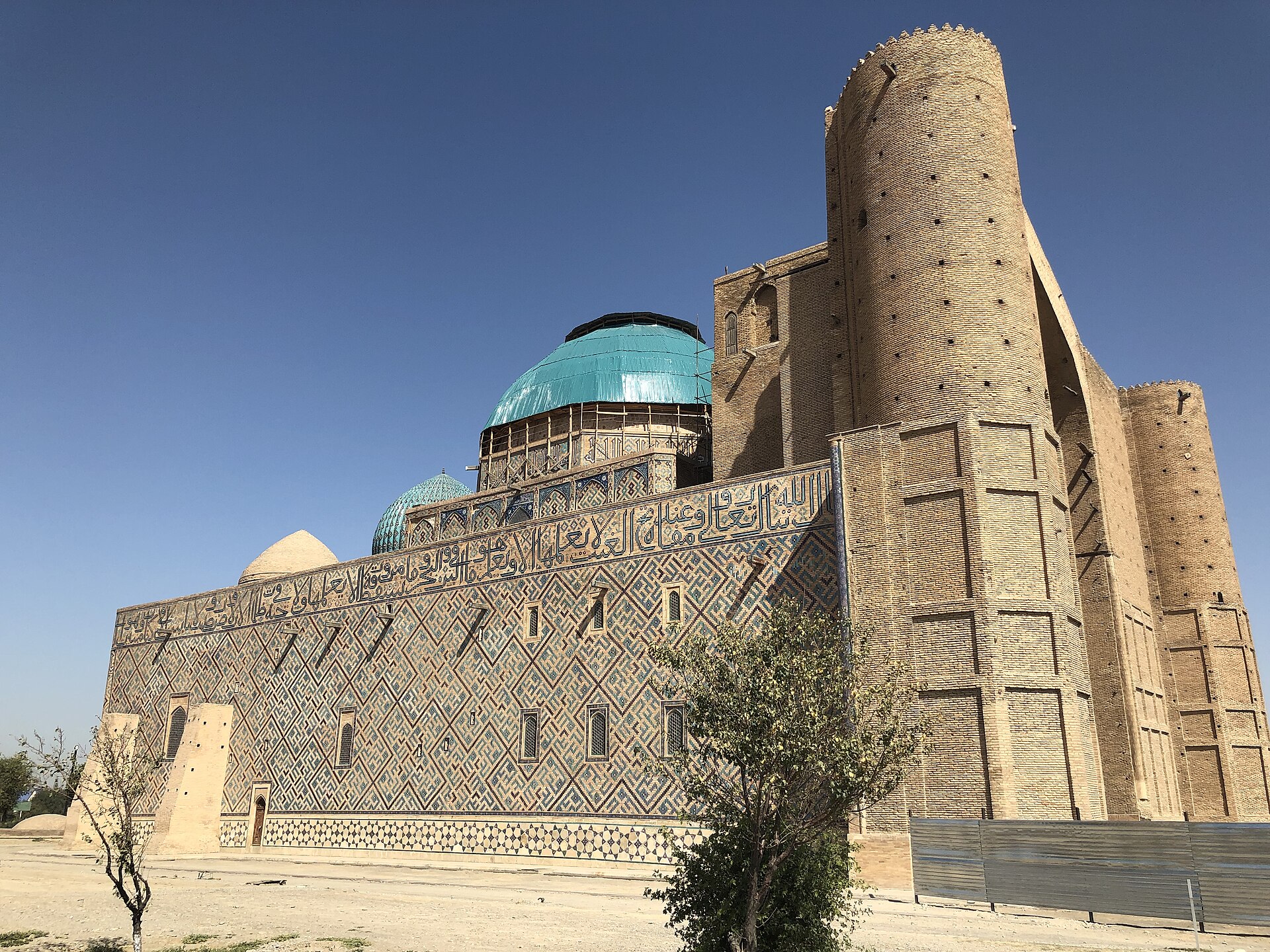Yesevî Türbesi çinileri